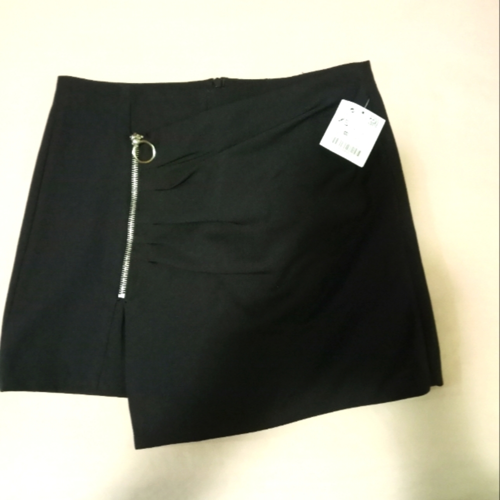 ZARA short. NWT